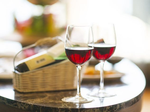 Красное вино помогает женщинам сохранить фигуру