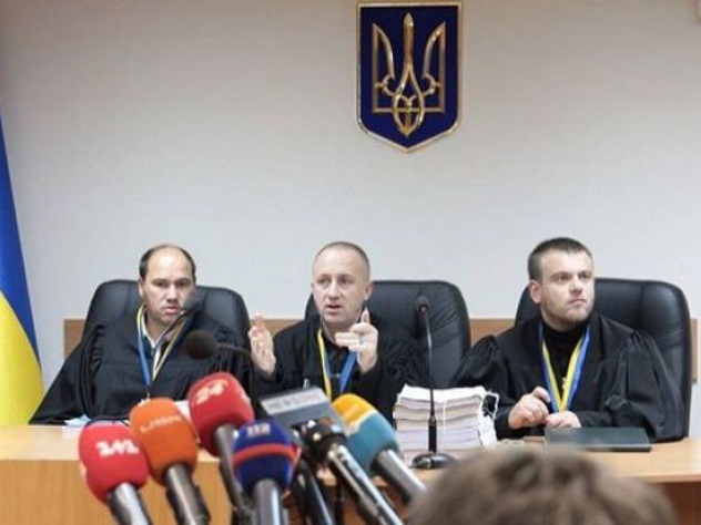 В Киеве подожгли кабинет судьи, ведущего дело Александрова и Ерофеева