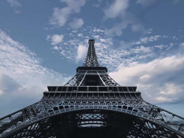Парижане «заставили» погасить Эйфелеву башню в связи в терактом в Петербурге