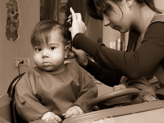 Рунет взбудоражила «нацистская» стрижка в детской парикмахерской