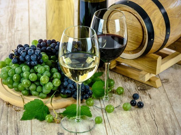 Ученые объяснили, чем вино и ликеры опасны для женщин