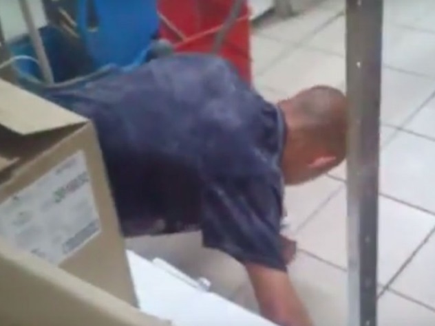 На Урале охранники «Пятерочки» засняли на видео пытки покупателя