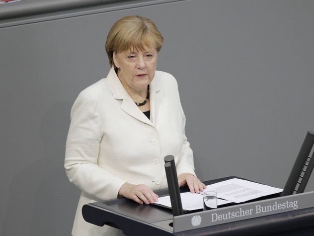 Меркель заговорила о желании снять санкции с России