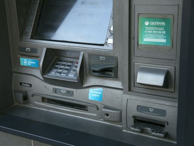 Двое безработных обокрали «Сбербанк» с помощью бумажек «банка приколов»