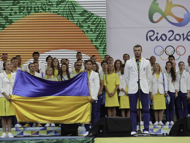 Украинским олимпийцам запретили общаться с россиянами