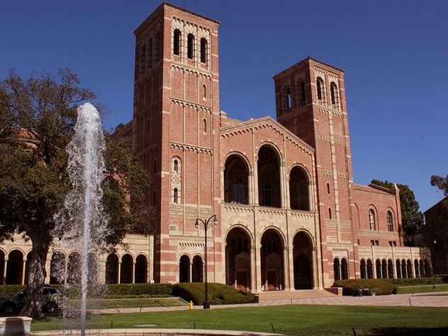 Ректор Калифорнийского университета вырыл тайный ход для спасения от студентов
