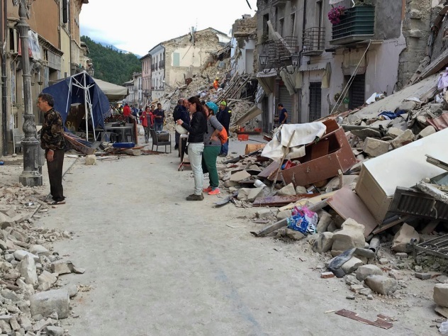 Мэр итальянского Аматриче о землетрясении: Я слышу стоны и крики и ничего не могу сделать