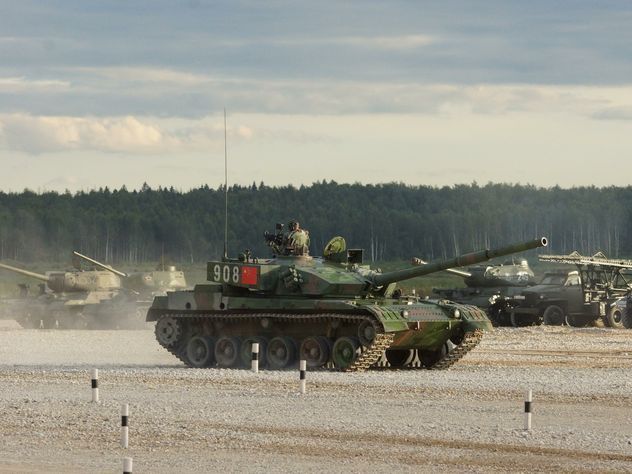 ЧП в Челябинской области: на военных учениях затонул танк с механиком