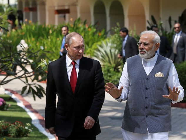 Путин рассказал об индийских летающих собаках