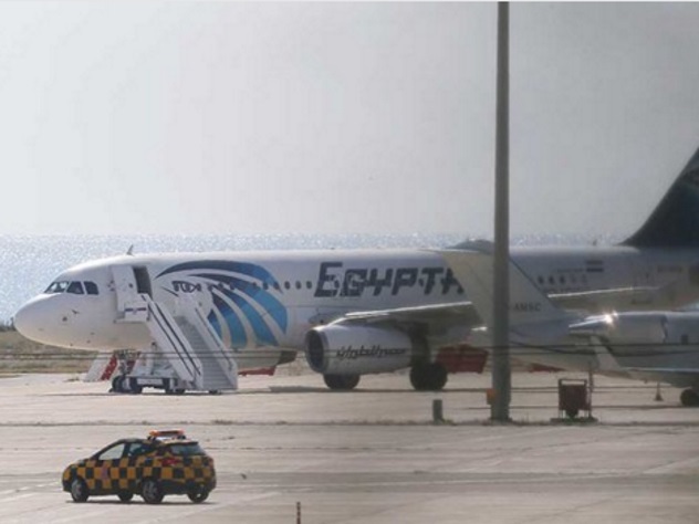 Спецслужбы Египта назвали новое имя угонщика самолета