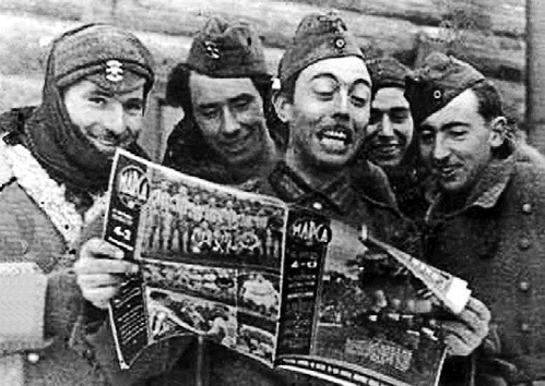 Почти 20 000 добровольцев из Испании, формально соблюдавшей нейтралитет, воевали на стороне ГИТЛЕРА. Специально для них была изготовлена медаль, которую ветераны продолжали носить после войны