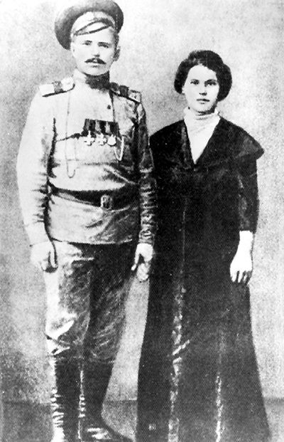 ЧАПАЕВ женился на Пелагее МЕТЛИНОЙ, когда ей едва исполнилось 16. Вместе они прожили шесть лет, и у них родилось трое детей