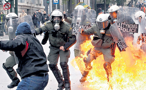 Греческие полицейские в кризис загружены работой под завязку