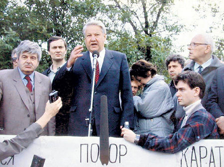 Лидеры демократической революции привели Россию ко второй волне «холодной войны»