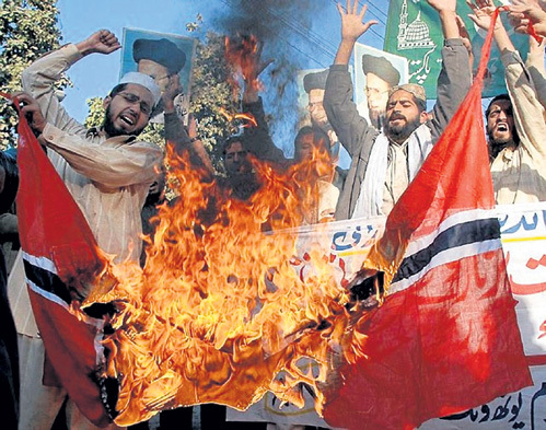 За сожжённый государственный флаг Норвегии этих мусульман даже не пожурили