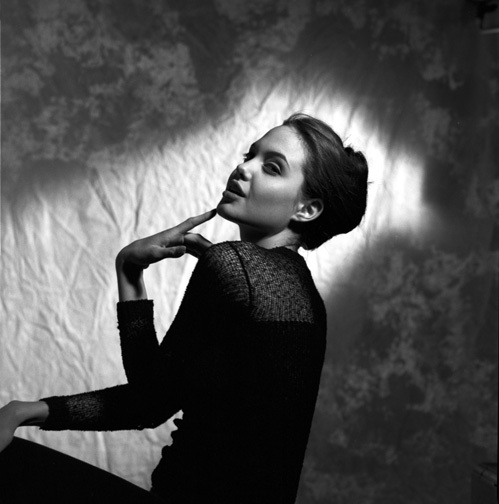 Angelina Jolie, lipsită de inhibiții la numai 16 ani