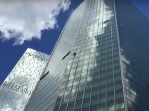 Полиция задержала забравшегося на небоскреб «Москва-сити» «человека-паука»