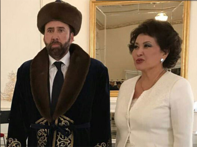 Пользователи соцсетей высмеивают Николаса Кейджа в казахском костюме