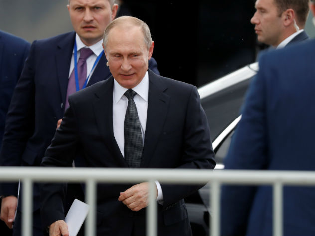 Путина поцеловала туристка на Арбате