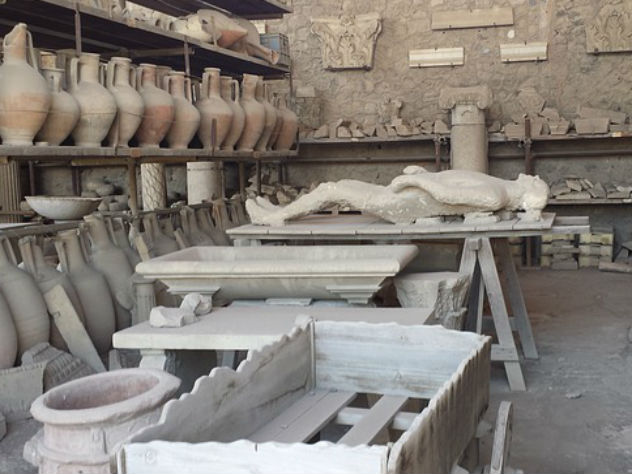 Археологи нашли гробницу принца Помпей