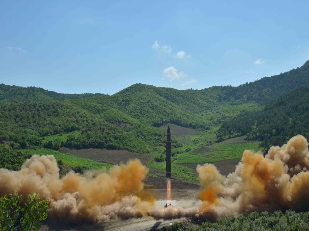 Корейская ракета не напугала российских военных