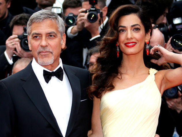 Джордж Клуни засудит папарацци за фото детей