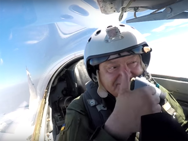 Опубликовано видео полета Порошенко на МиГ-29