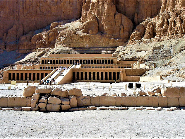 В Луксоре обнаружили древнеегипетскую гробницу торговца золотом