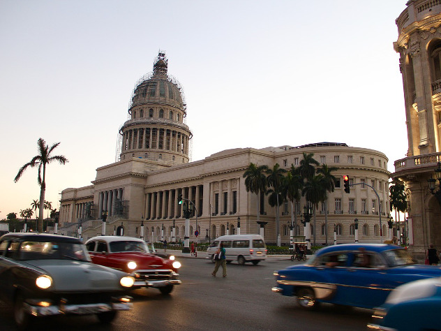 Российских туристов эвакуировали с курортов Кубы