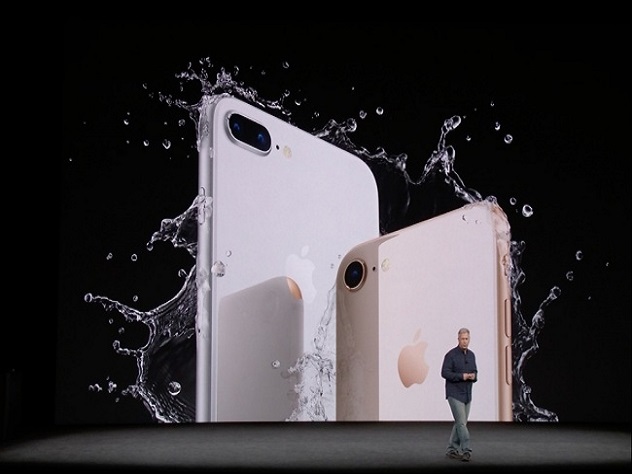 Миру впервые показали новые iPhone 8 и iPhone X