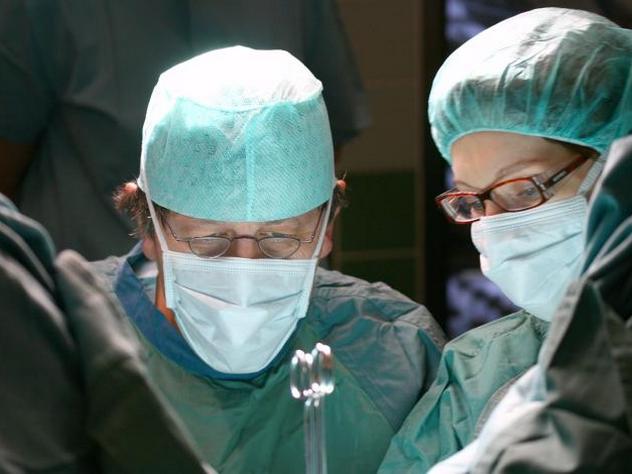 Уральские врачи забыли дренаж в животе пациентки