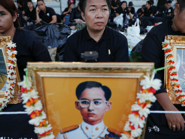 В Таиланде хоронят умершего год назад короля