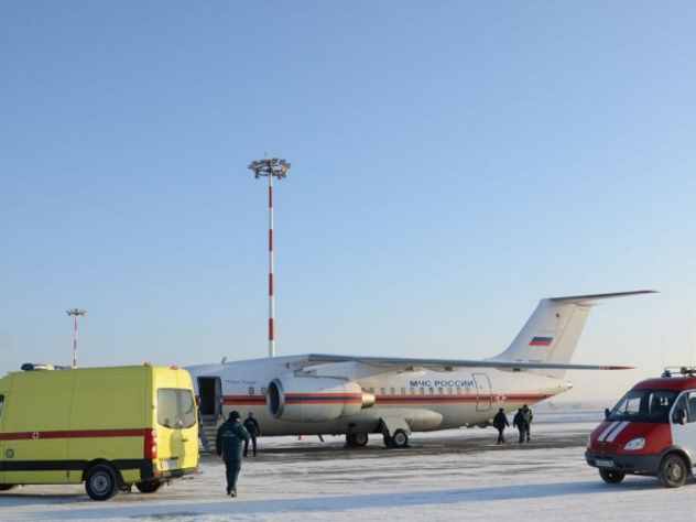 Спецборт МЧС доставил двух тяжелобольных детей из Екатеринбурга в Москву