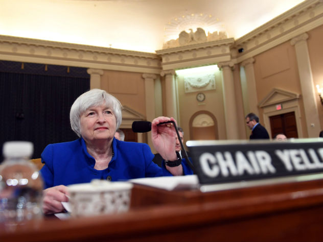 ФРС повысила базовую ставку третий раз за год