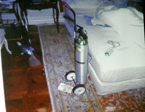 Шокирующие фото комнаты, в которой умер Майкл Джексон