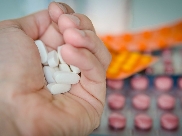 Эксперт: разрешение продавать лекарства в магазинах будет на руку потребителям