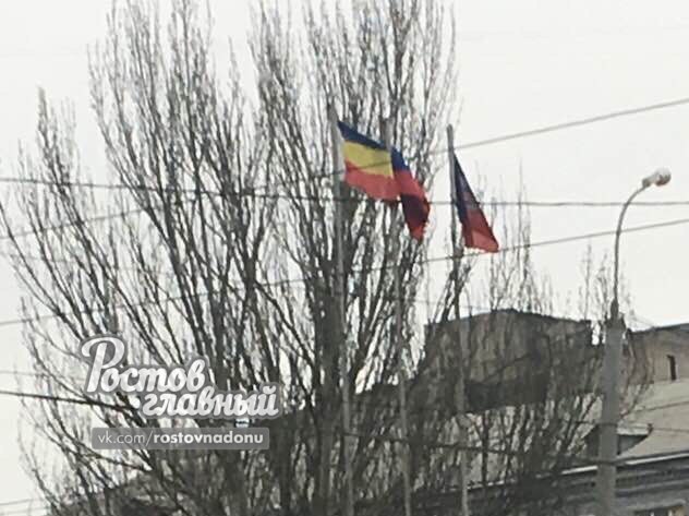 В Ростове в день траура забыли приспустить флаги, нарушив Указ Президента РФ