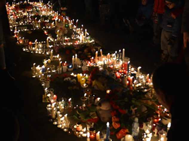 В Горно-Алтайске почтить память погибших в кемеровском пожаре пришли 3,5 тысячи человек