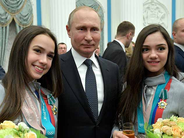 Евгения Медведева рассказала, когда узнала о триколоре под белым шарфом