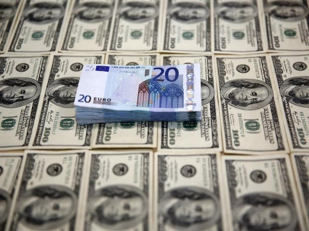 Евро перевалил за 80 рублей, а доллар – за 65