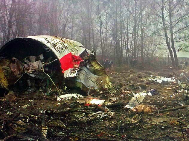 Польша требует вернуть обломки самолета Качиньского