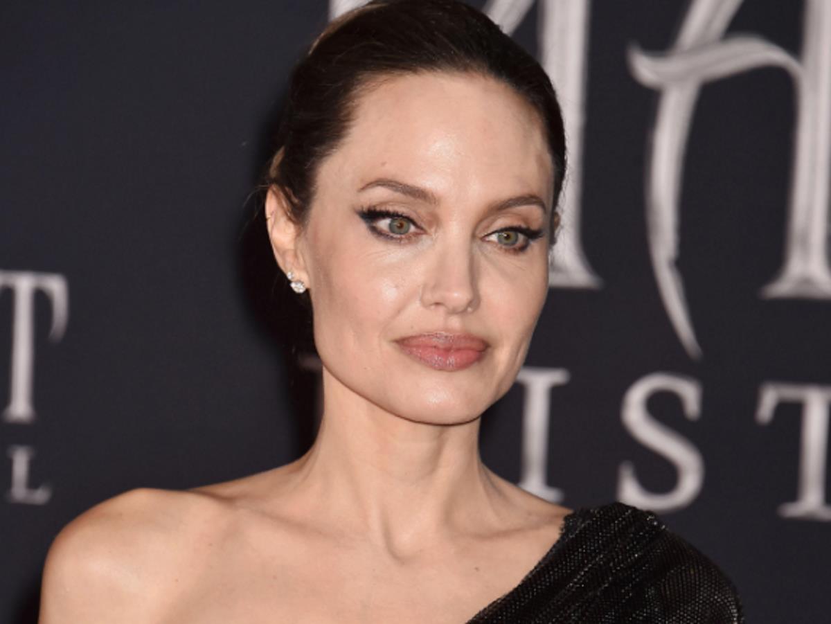 Пластика груди Анджелины Джоли