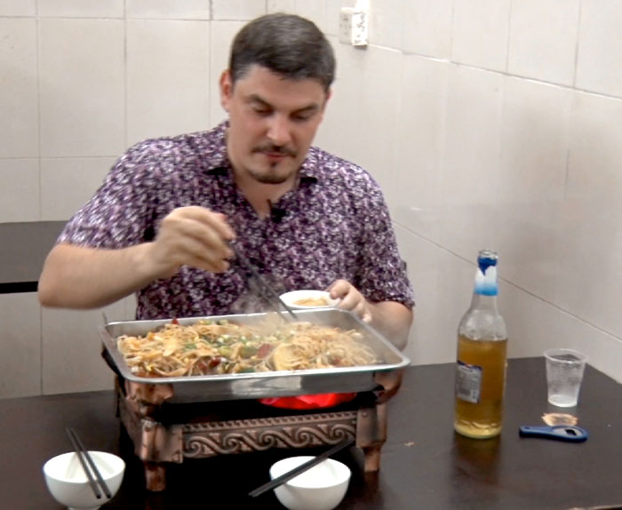 Евгений открыл главный секрет азиатской кухни: если блюдо укусило вас в ответ, значит, оно свежее