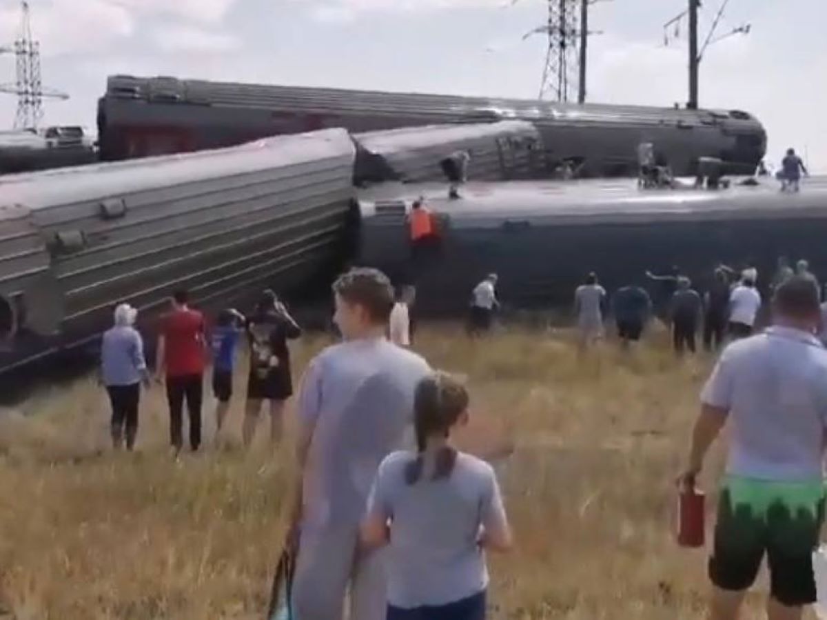 В Волгоградской области КАМАЗ столкнулся с поездом