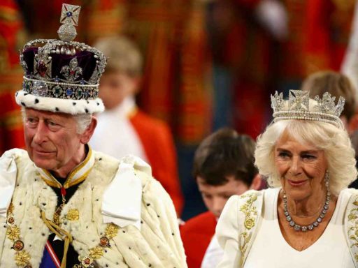 Проблемы в раю: что известно о расколе в браке Карла III и королевы Камиллы